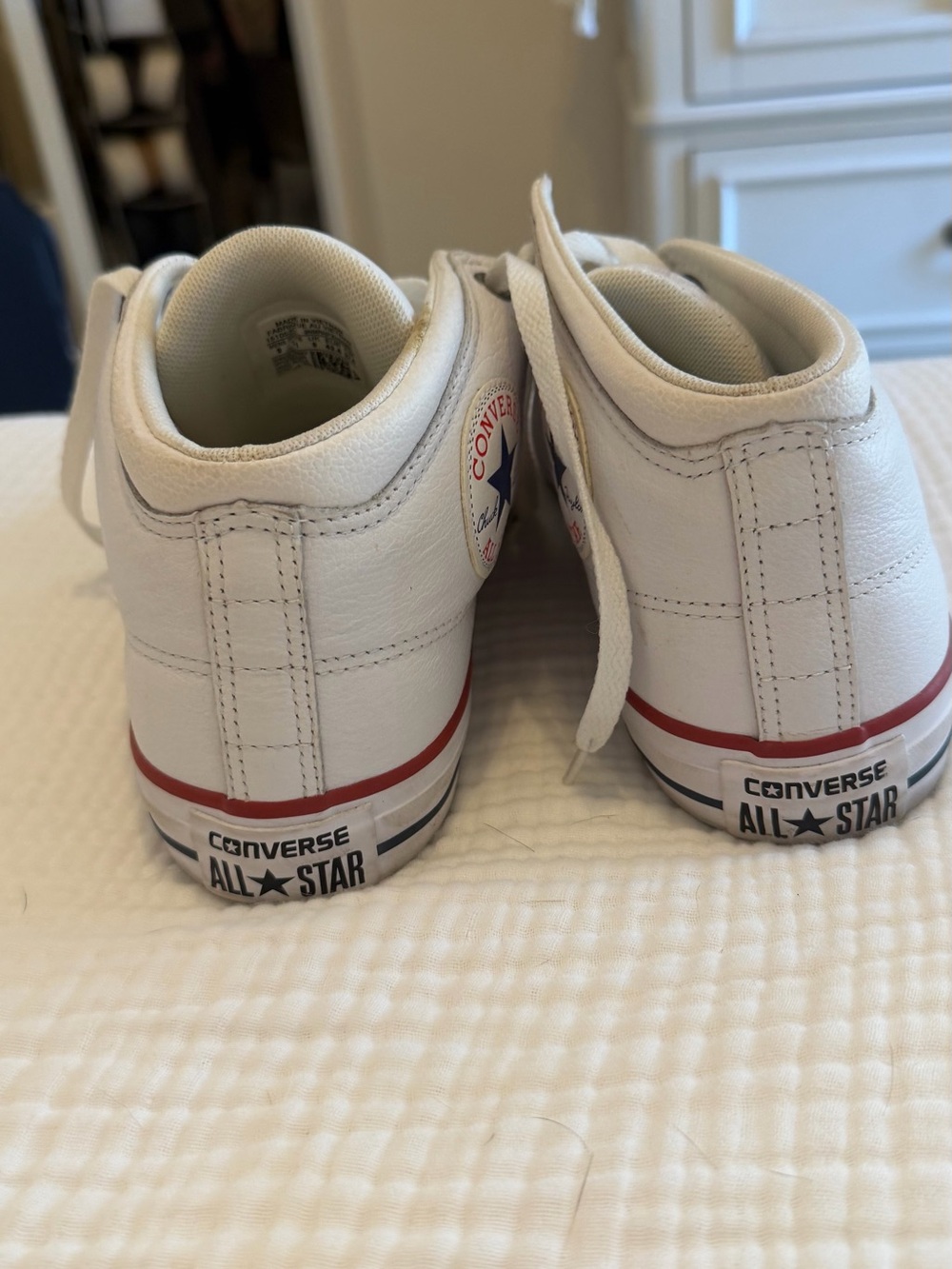 Converse White Leather 3/4 top Sneakers with Red Accent EUC! Mens 9 women’s 11 - Picture 3 of 10